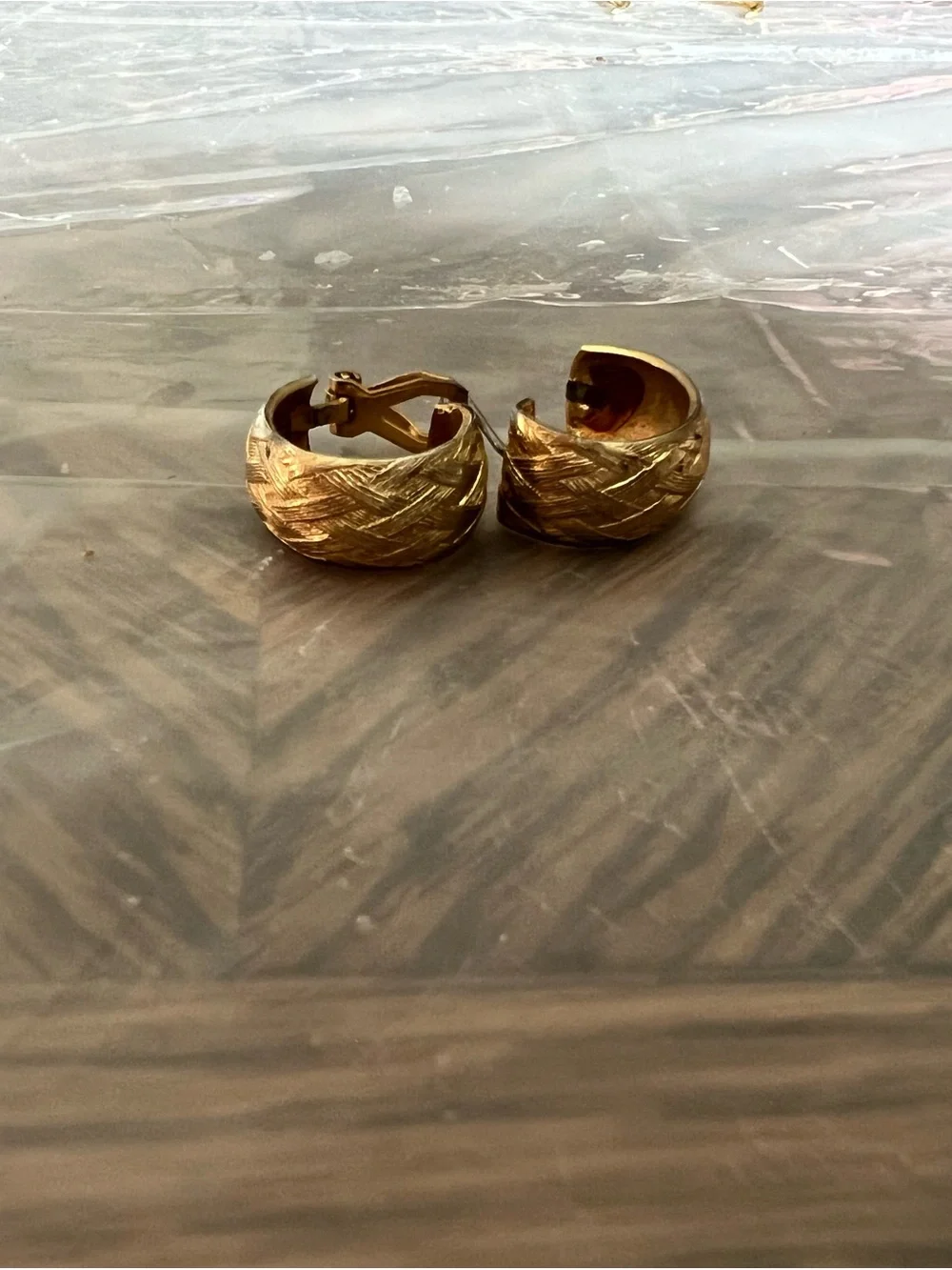 Vintage Gold-Tone Textured Chunky Hoop Earrings – Woven Basketweave Design